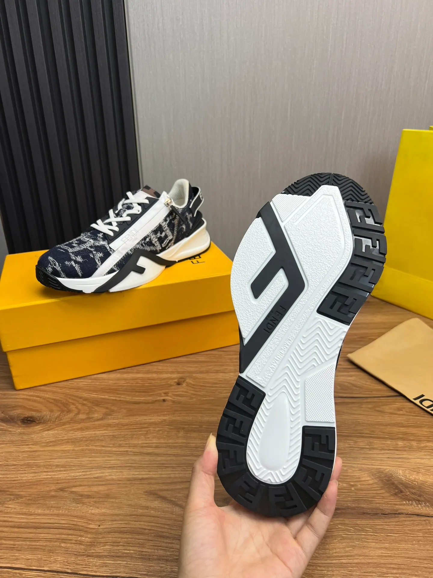 Men's shoes 💰500💰 Fendi [Fendi] hot style is on the market 🔥Fashionable casual men's shoes 🔱 Made of original brand fly knit fabric. Original cowhide + breathable mesh lining + sheepskin feet. Perfect shape and top quality, you deserve it 🔜Original rubber outsole, ultra-light, non-slip and wear-resistant 👣 Standard size 38-44
